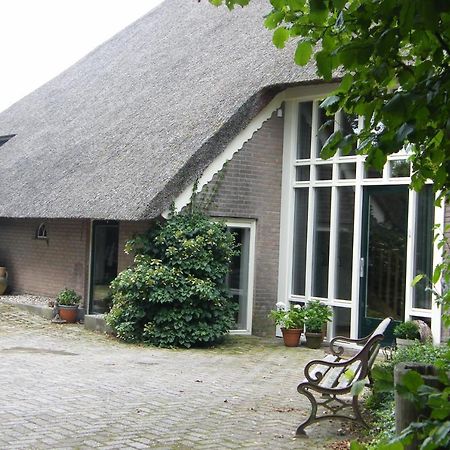 Bed and Breakfast Bij Ons Op 20 Nijeveen Esterno foto
