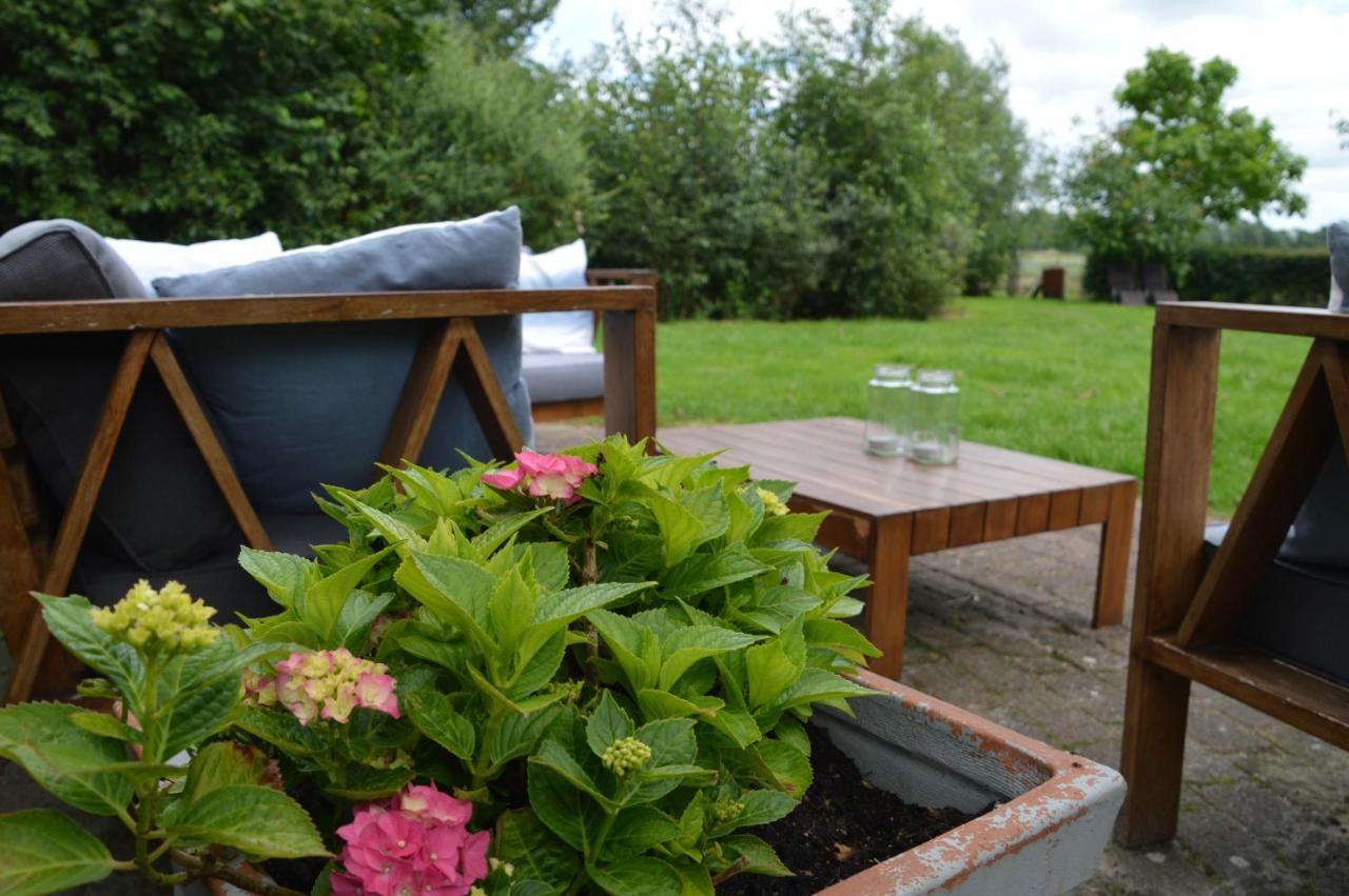 Bed and Breakfast Bij Ons Op 20 Nijeveen Esterno foto